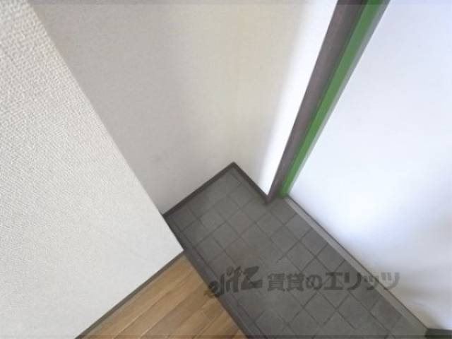 玄関 小さめの物なら置けます