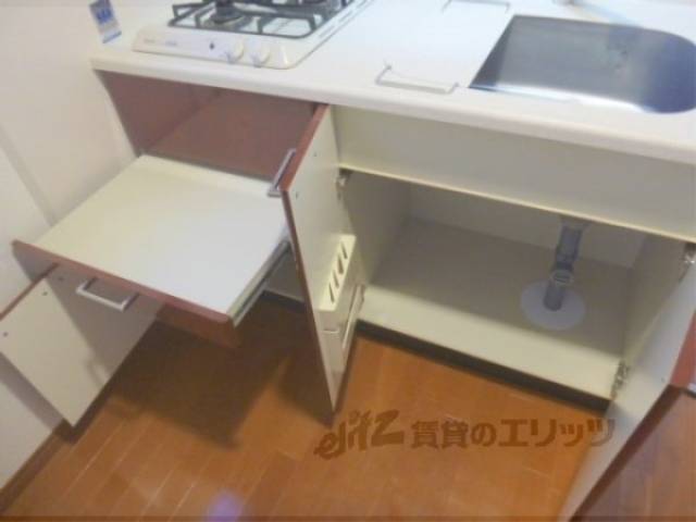 キッチン　下部収納　収納棚の下部