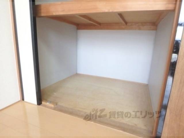 収納　洋室下部収納