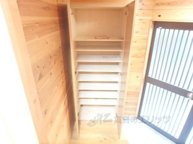 下駄箱　たくさんの靴を収納できます。