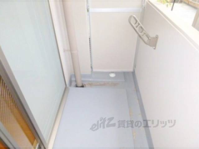 ベランダ　物干しざお設置可能です。