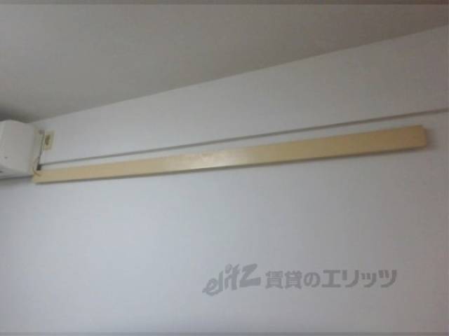 洋室　ハンガー掛け