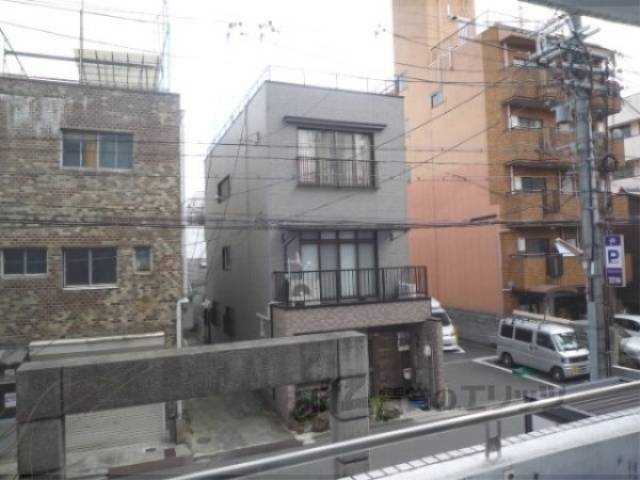 とおりに面して明るい