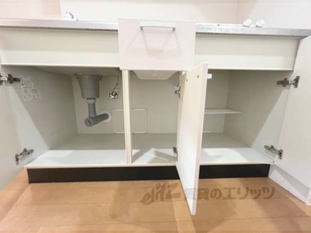 キッチン　収納下部