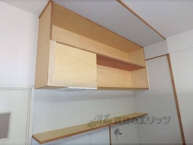 キッチン　収納棚