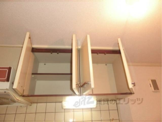 キッチン　上部収納