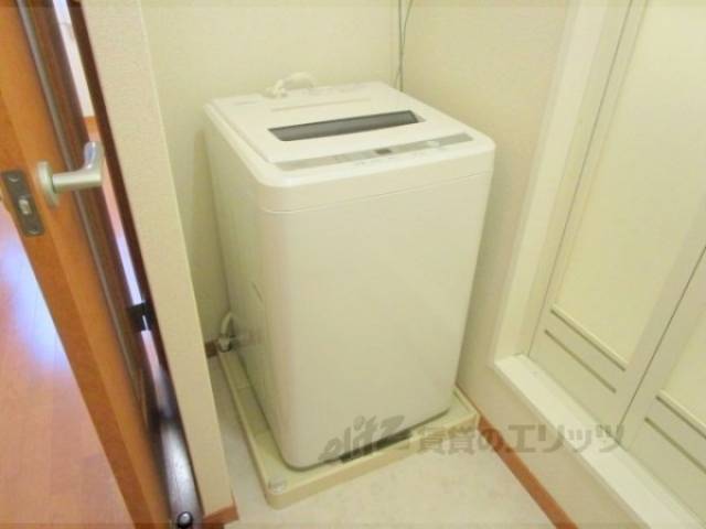 洗濯機置場　洗濯機