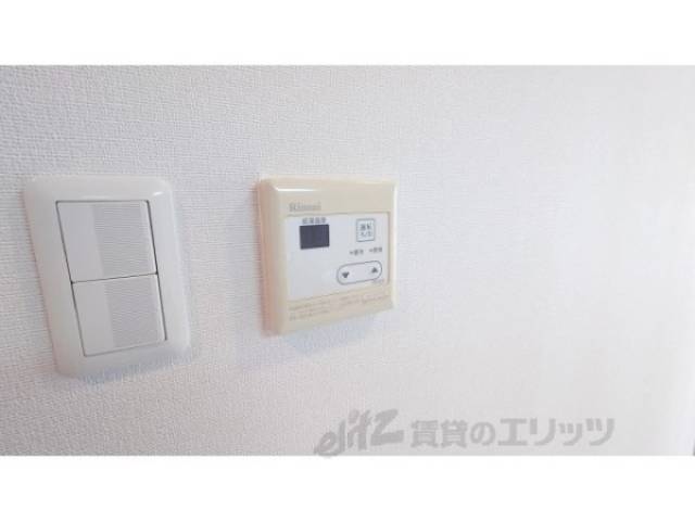 廊下　給湯リモコン