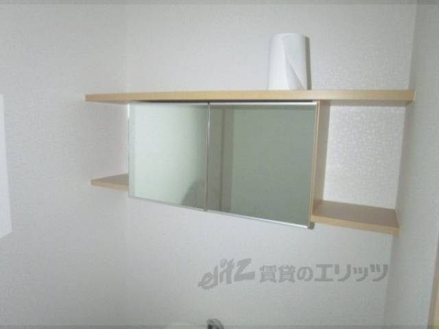 トイレ　鏡