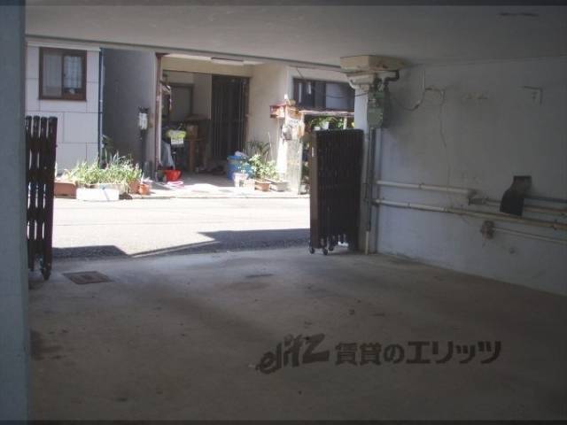 駐車スペース　高さ155センチ