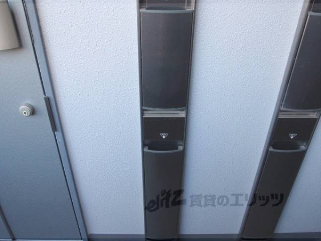 玄関　新聞受け、傘立て