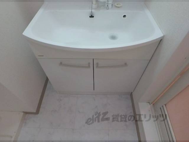 洗面所　下部収納