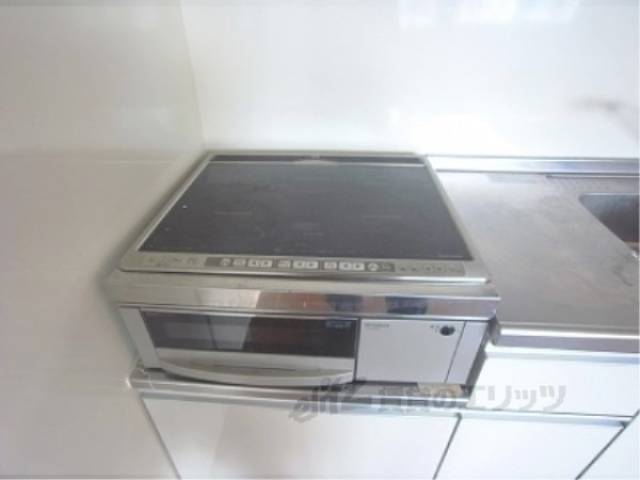 キッチン　コンロ3口