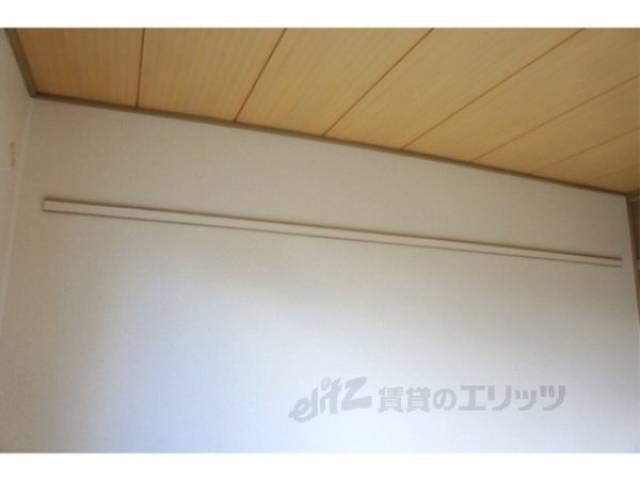 収納　衣紋掛け