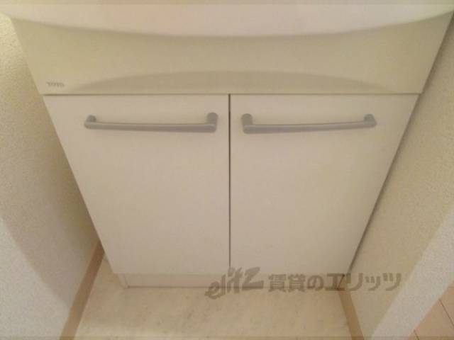 洗面所　洗面台下収納