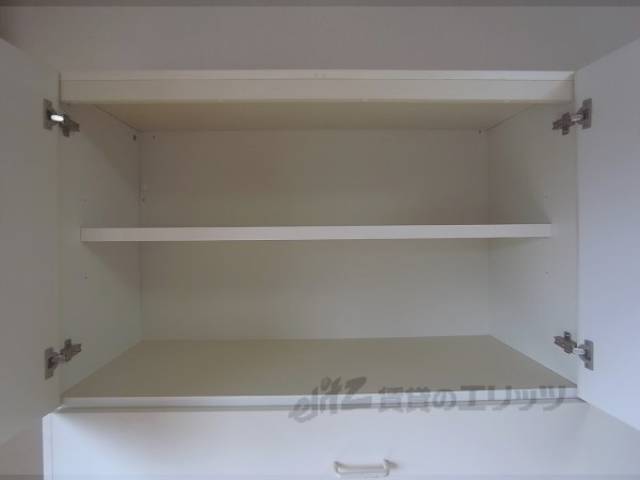 収納　収納部上段左側