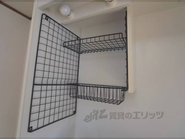 キッチン　キッチン収納部上側