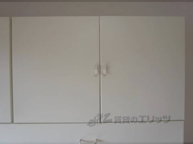 収納　収納部上段右側