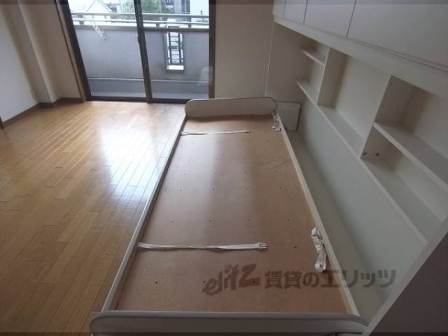 収納　折りたたみ式ベッド