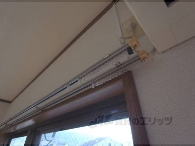 カーテンレール　カーテン列は2列です。