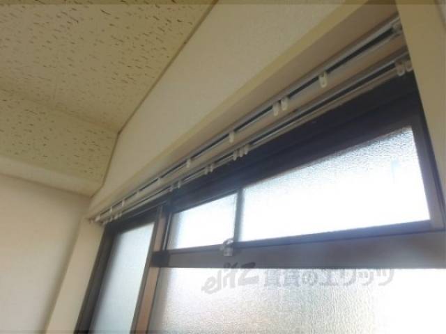 カーテンレール　2レーンあります