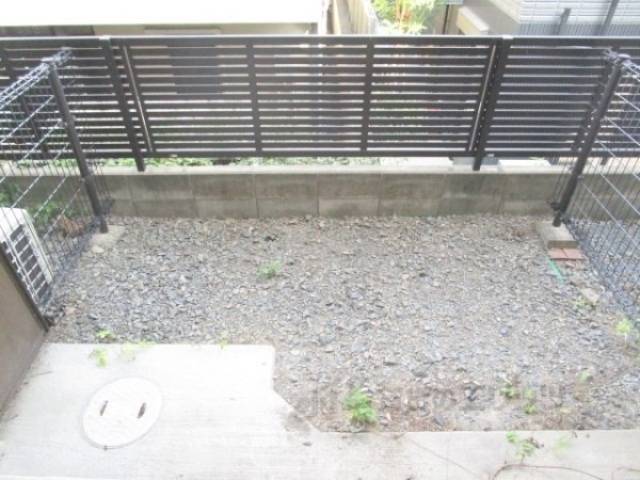 ベランダ　専用庭付いてます
