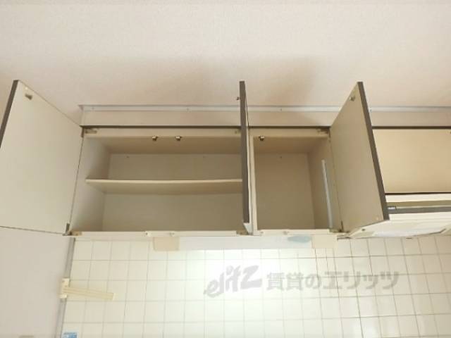 キッチン　上段収納