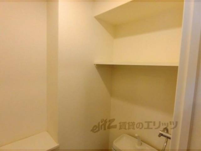 トイレ　トイレ棚