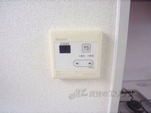 給湯リモコン　お湯の温度調節が簡単にできます。