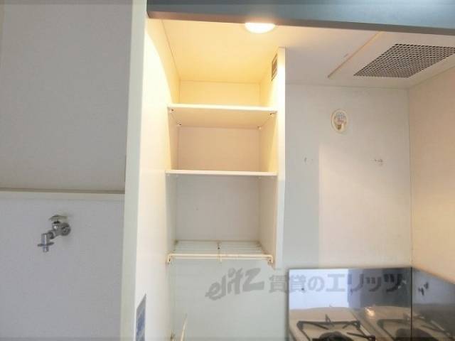 キッチン　収納棚