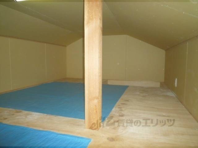 屋根裏収納
