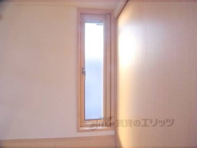 居室　出窓　出窓が付いているので日中でも明るいです。