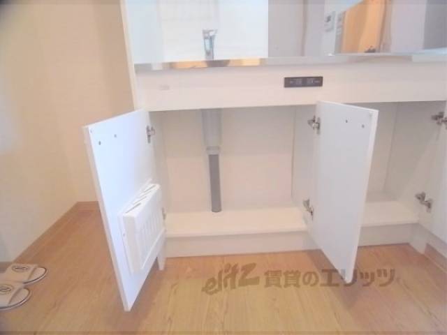 キッチン　収納　包丁も安心して収納できますね。