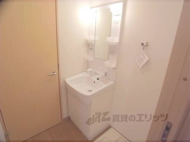 洗面所　独立洗面台が完備されています。