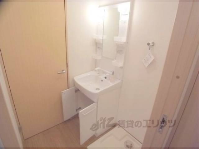 洗面所　下部収納もできますよ。