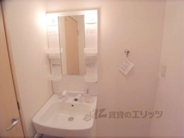 洗面所　憧れの独立洗面台がここに。