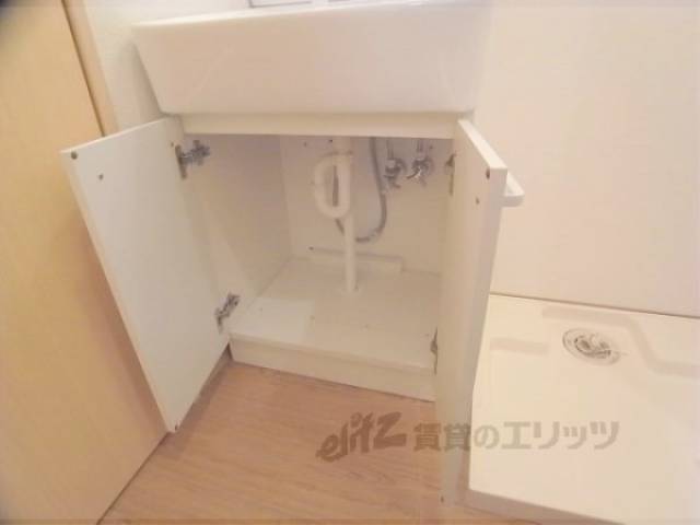 洗面所　収納　シャンプーの詰め替えなどを置いて下さい。