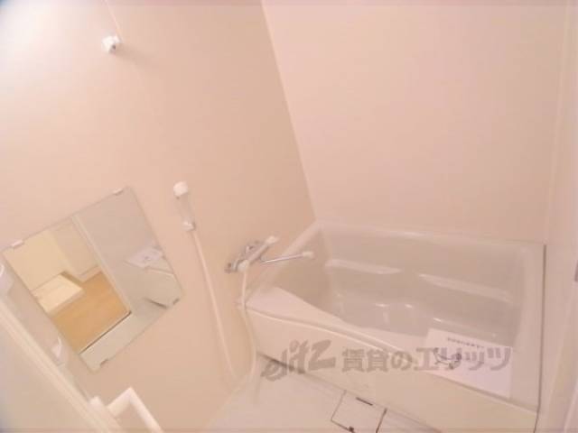 風呂　綺麗で広いバスタブで疲れを取って下さい。