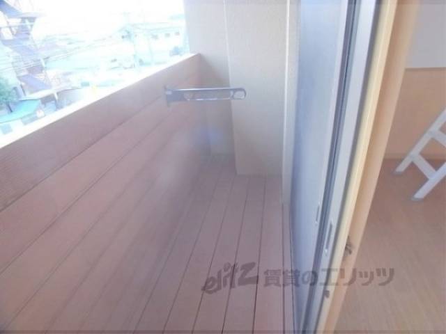 ベランダ　外に洗濯物を干すことが可能です。