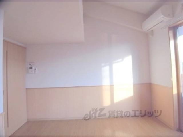 居室　天井も高いですよ。