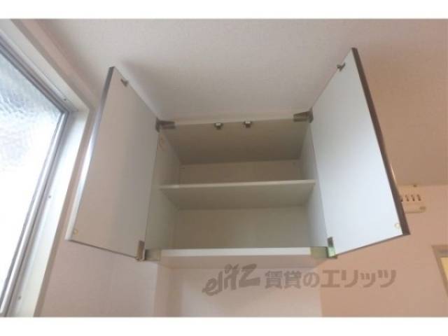キッチン　上部に収納あります