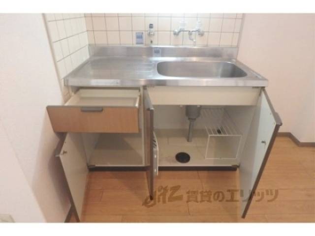 キッチン　もちろん下部にも収納あり