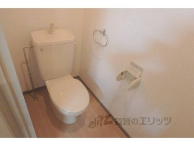 トイレ　トイレはしっかり別になっています。