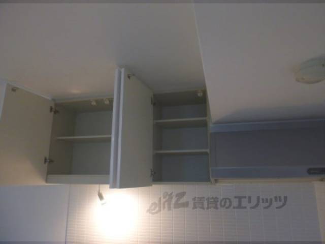 キッチン　収納棚の上部