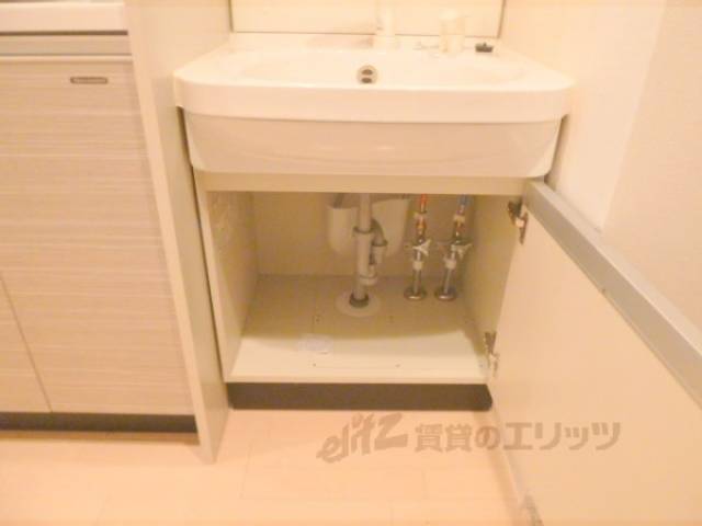 洗面所　洗面化粧台：収納場所