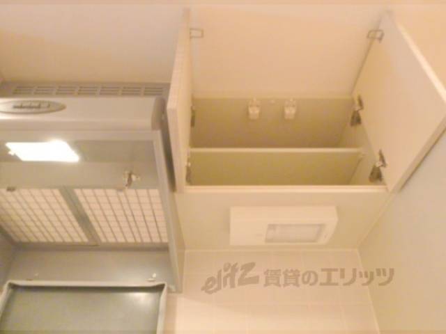 キッチン　吊戸棚:収納場所