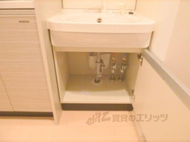 洗面所　洗面化粧台：収納場所