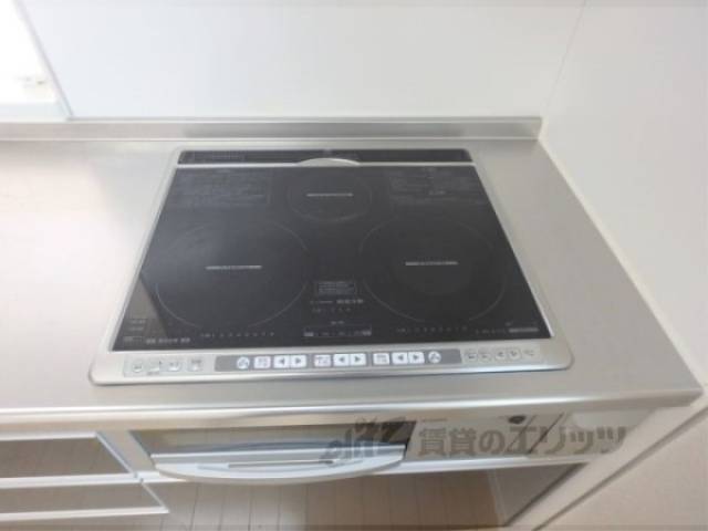 キッチン　3口コンロ