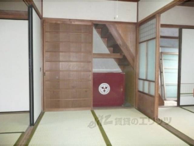 収納　落ち着いた雰囲気の和室です