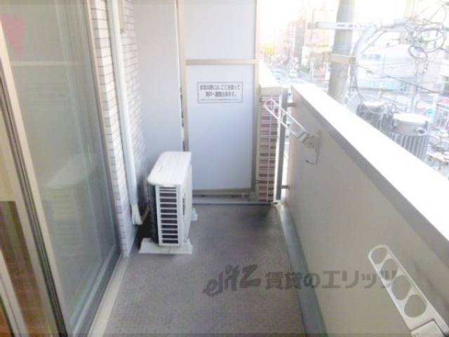 ベランダ　室外機あります